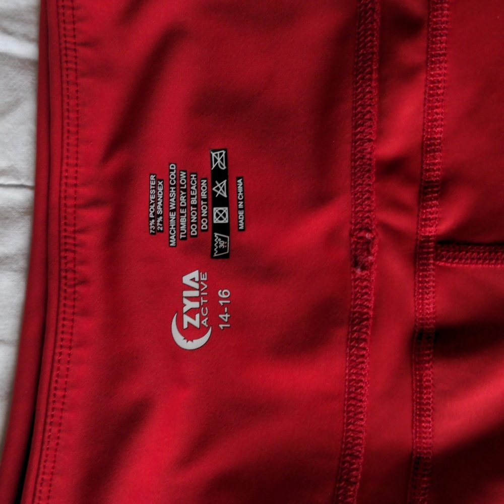 Zyia Hi-Rise Capri w/pockets red